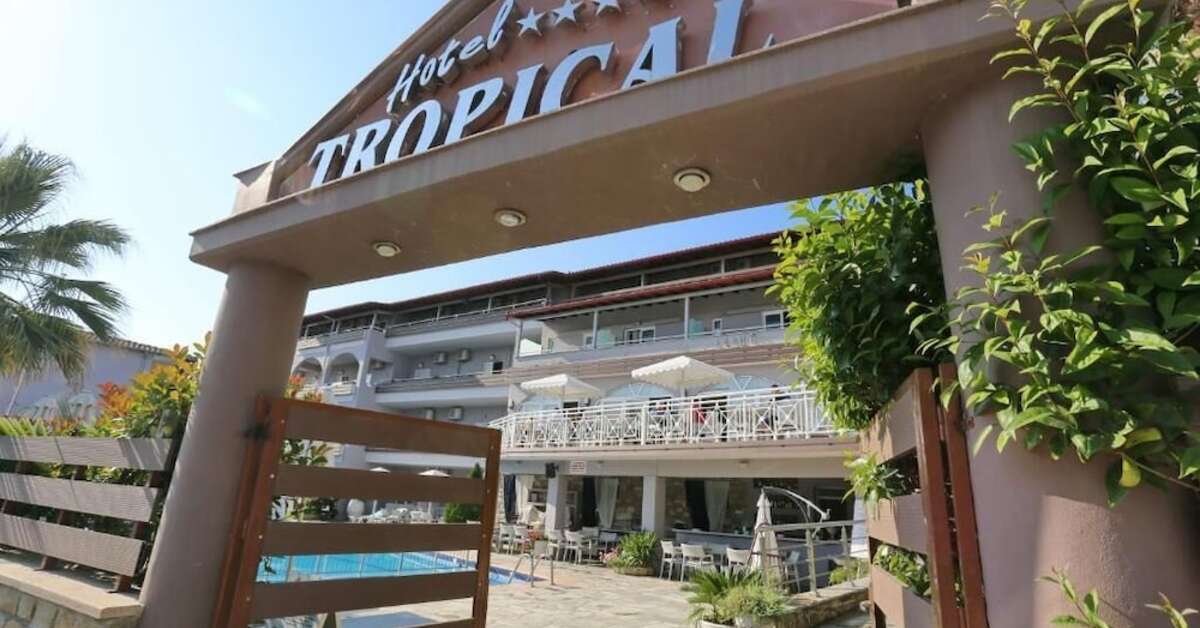 Een foto van de buitenkant van Hotel Tropical