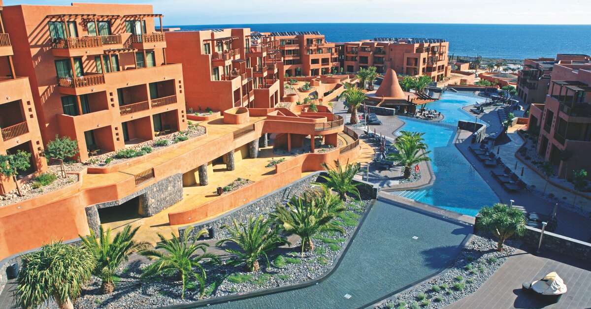 Een foto van het zwembad bij Barcelo Tenerife