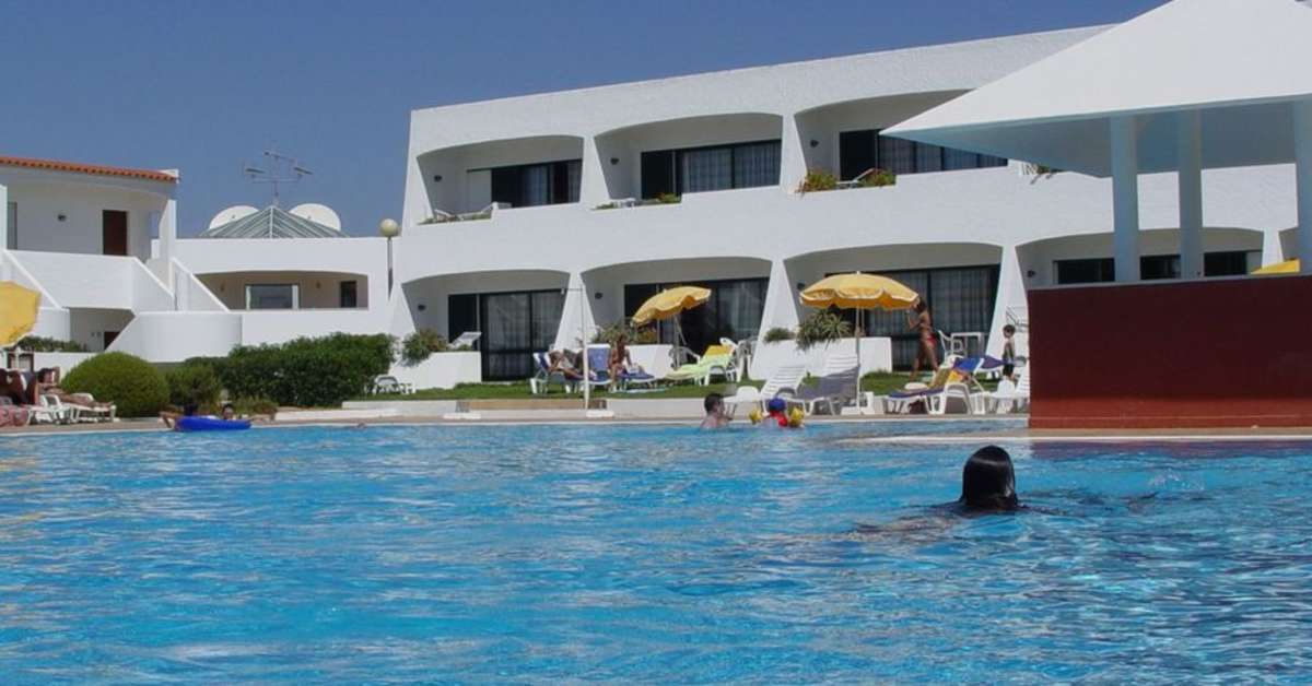 Een foto van het zwembad bij Quintinha Village