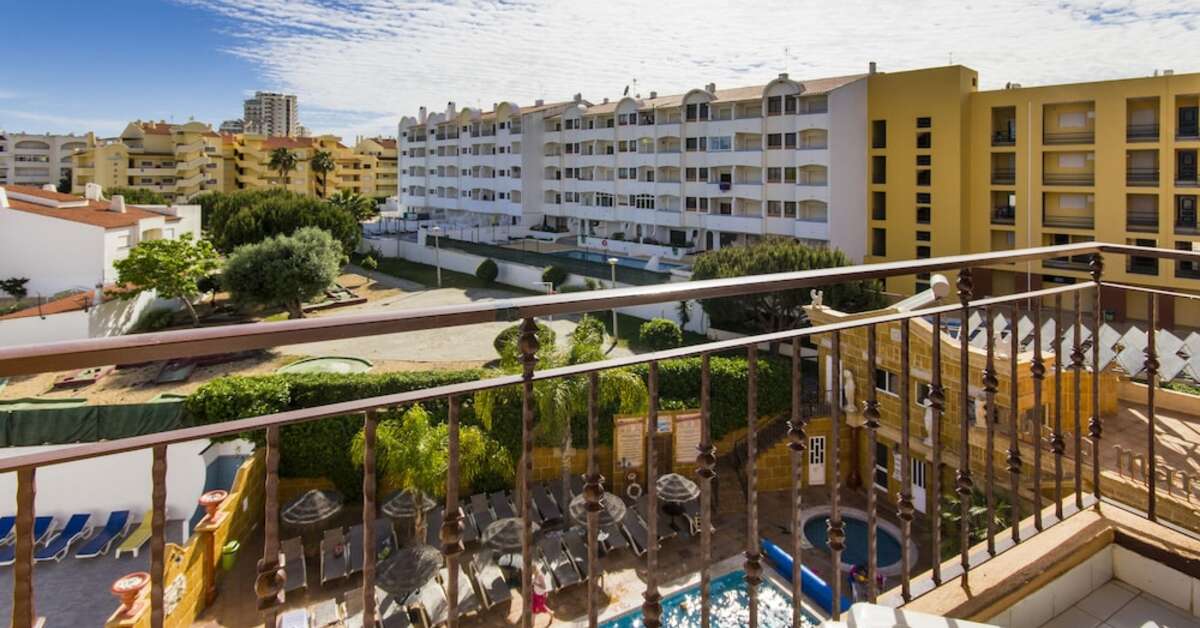 Een foto van het zwembad bij Choro Mar Appartementen