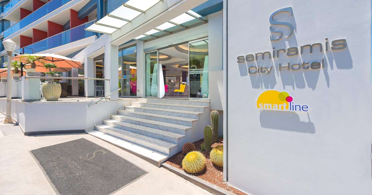 Ein Foto von der Außenansicht des Semiramis City Hotel