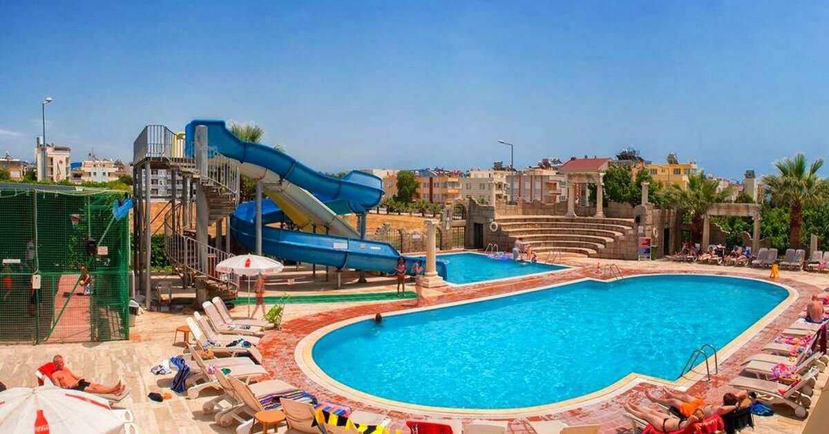 Een foto van het zwembad bij Hotel Esra Family Suite