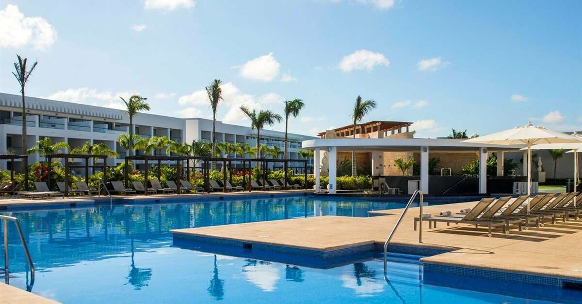 Een foto van het zwembad bij Platinum Yucatan Princess All Suites & Spa Resort