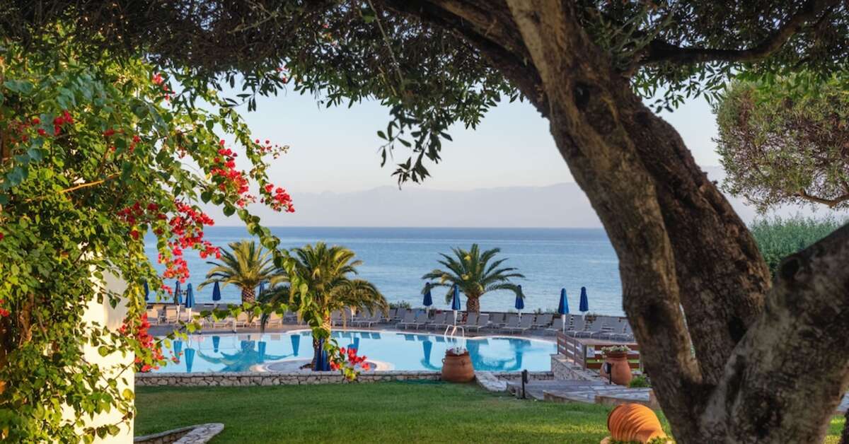 Een foto van het zwembad bij Mareblue Beach Resort