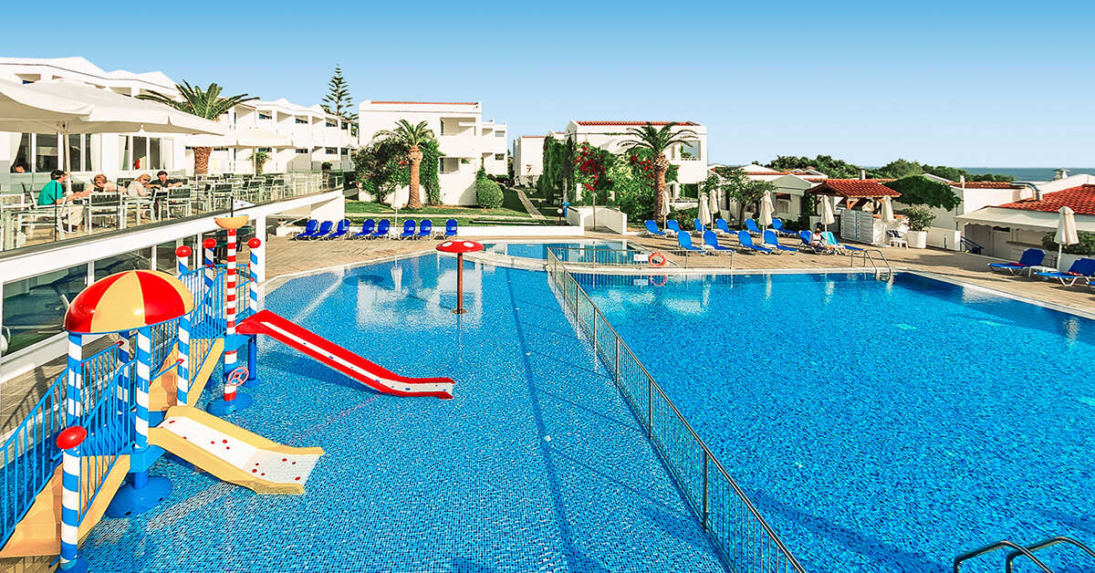 Een foto van het zwembad bij AluaSoul Zakynthos