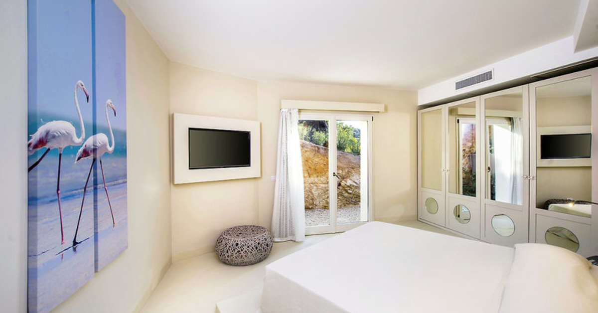 Een foto van Baia di Chia Resort Sardinia Curio Collection by Hilton