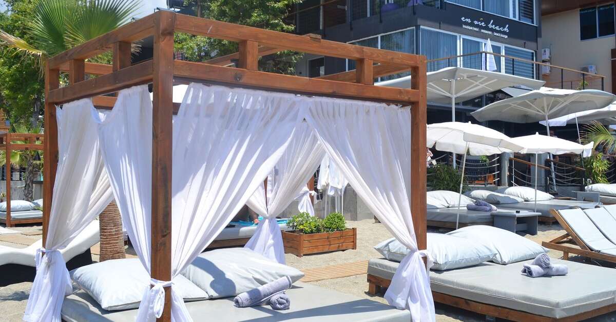 Een foto van het strand bij En Vie Beach Boutique Hotel