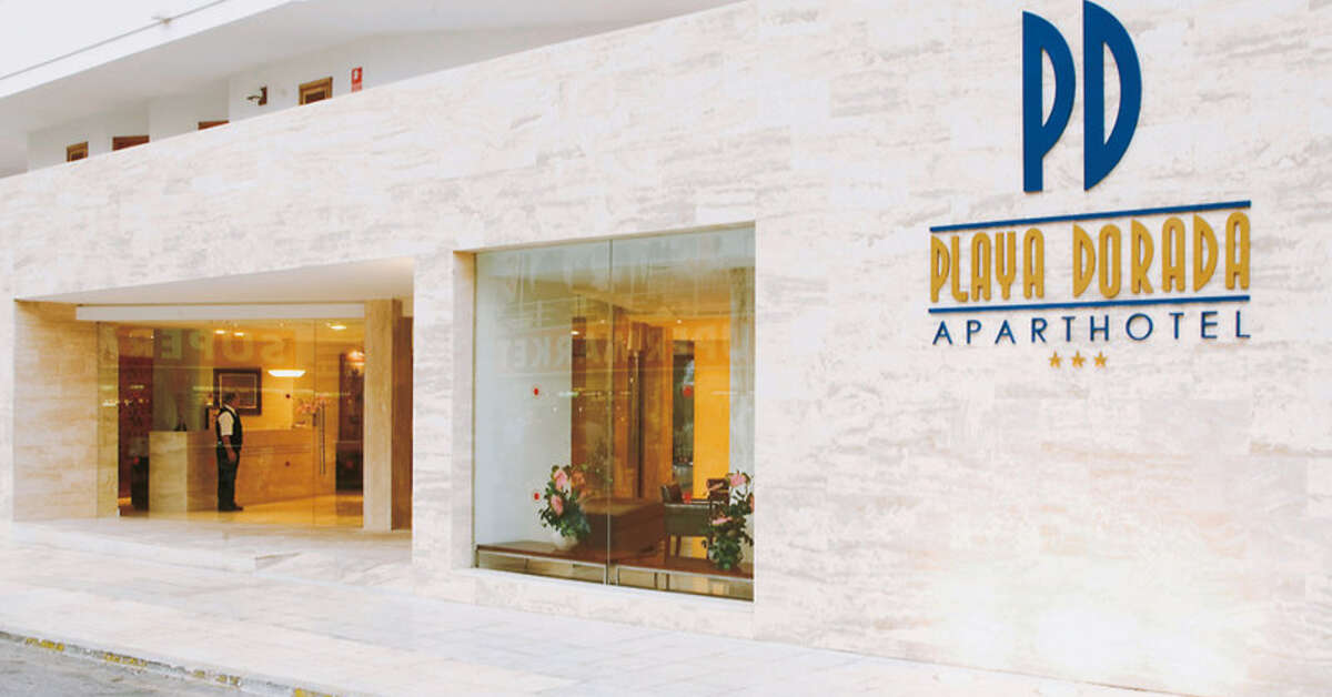 Een foto van het interieur van Aparthotel Playa Dorada