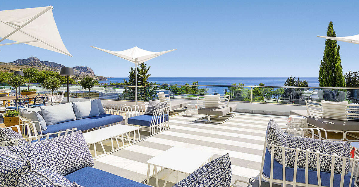 Een foto van het terras bij Porto Angeli Beach Resort