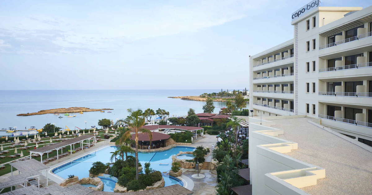 Een foto van het zwembad bij Capo Bay Hotel
