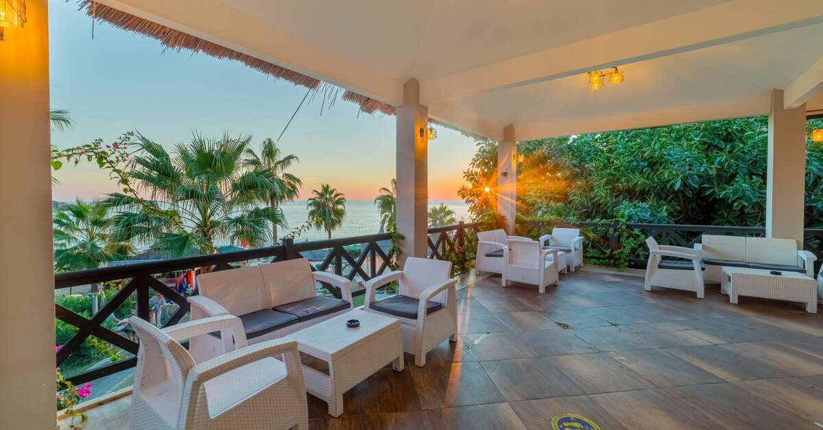 Ein Foto von der Terrasse im Justiniano Club Alanya