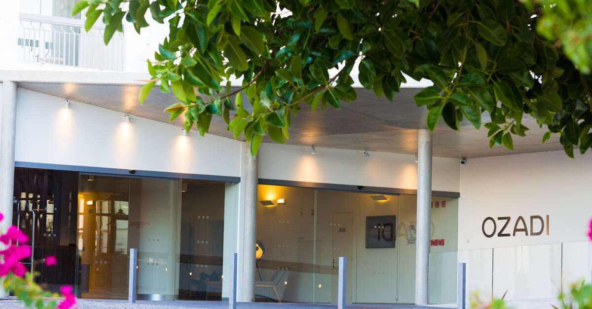 Een foto van de buitenkant van Ozadi Tavira Hotel