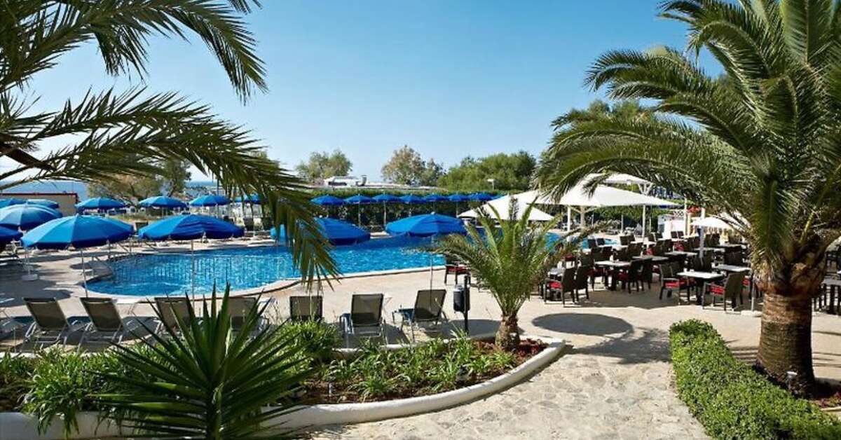 Een foto van het zwembad bij Universal Hotel Castell Royal