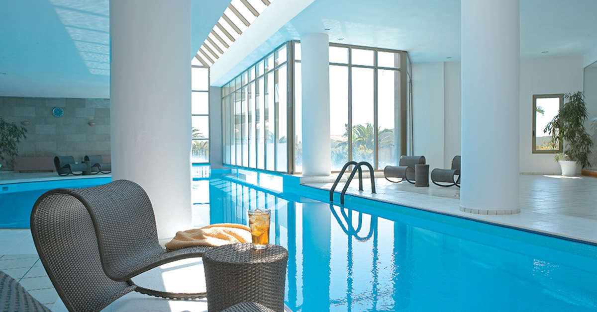 Een foto van het zwembad bij Grecotel Lux Me Dama Dama