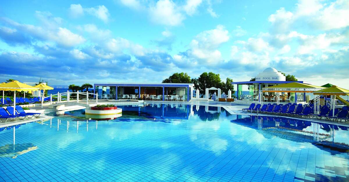 Een foto van het zwembad bij Serita Beach Hotel