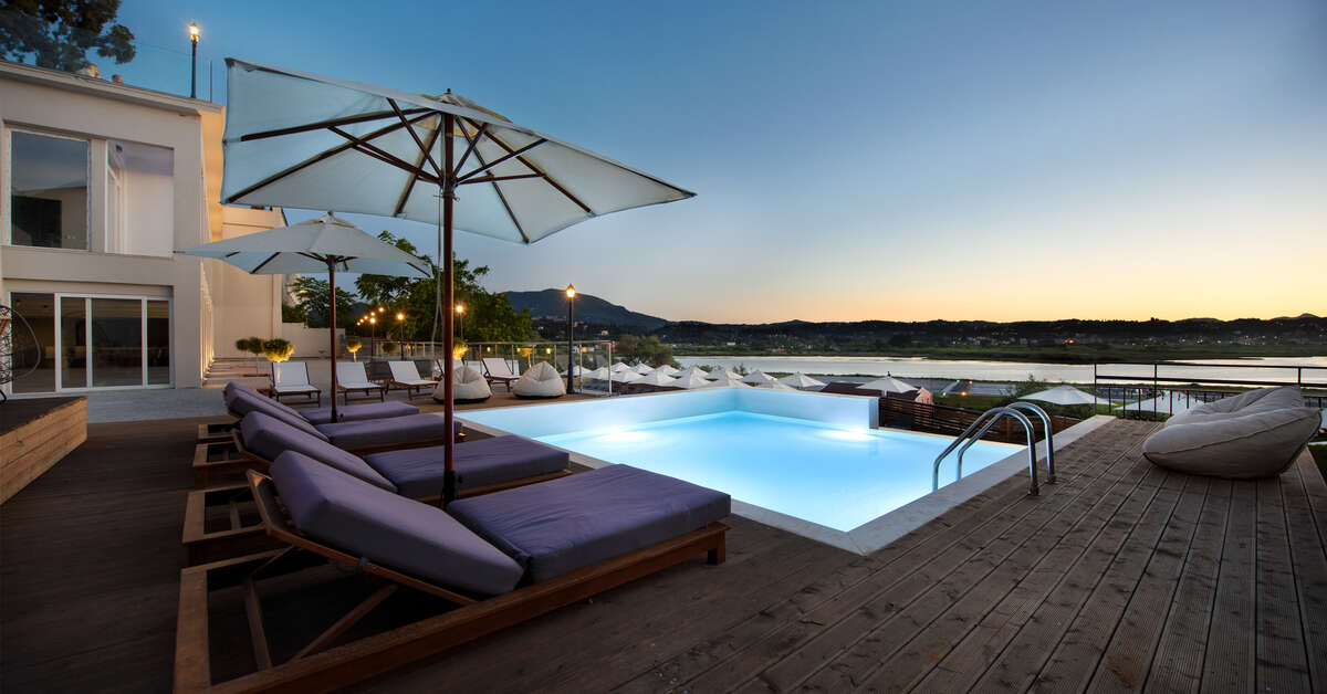 Ein Foto vom Pool im The Royal Grand Hotel