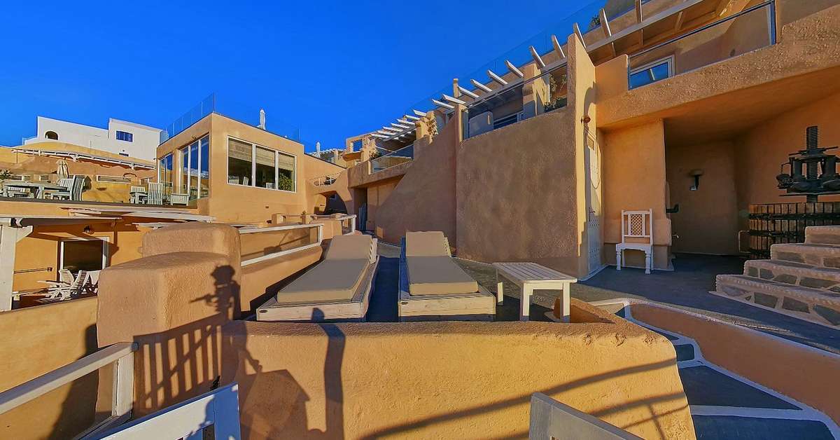 Een foto van de buitenkant van Suites Of The Gods Hotel