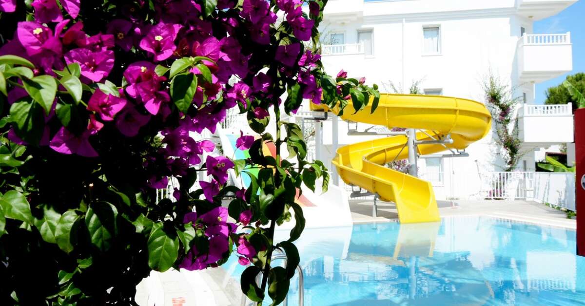 Een foto van het zwembad bij Bendis Beach Hotel