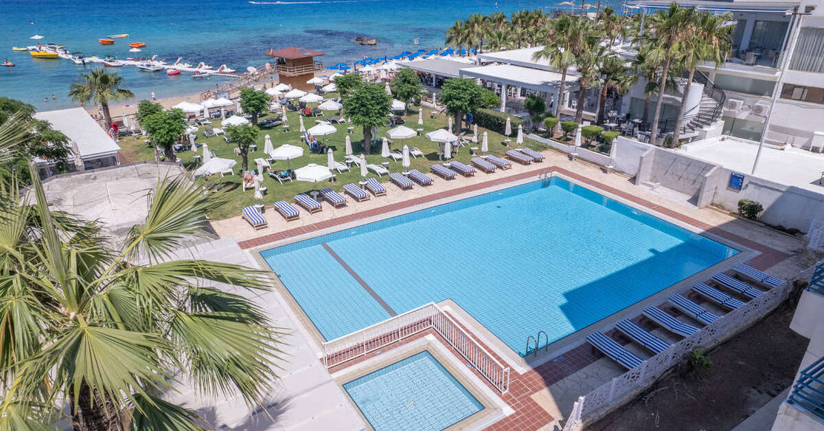Ein Foto vom Pool im Iliada Beach Hotel