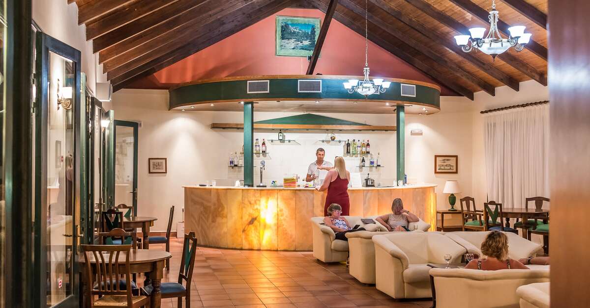 Een foto van het interieur van Surreal Keri Village & Spa by Zante Plaza