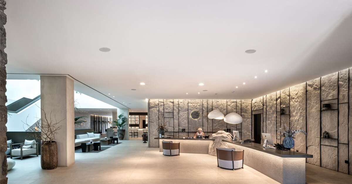Een foto van het interieur van Aeonic Suites & Spa