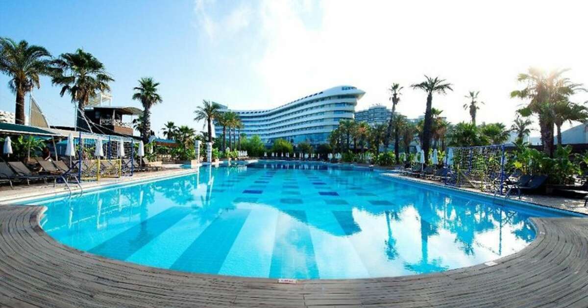 Een foto van het zwembad bij Concorde De Luxe Resort