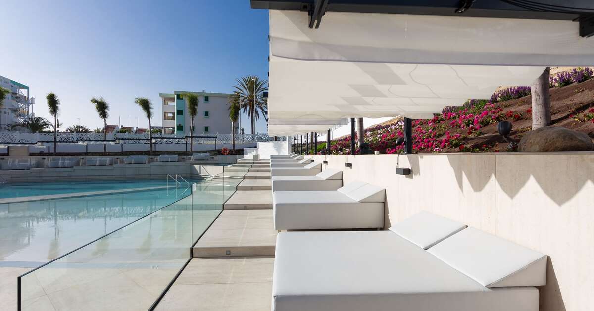 Een foto van het terras bij Hotel Caserio