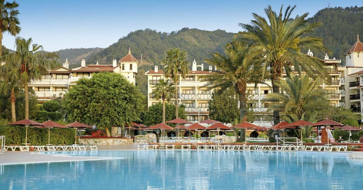 Een foto van het zwembad bij Marti Resort