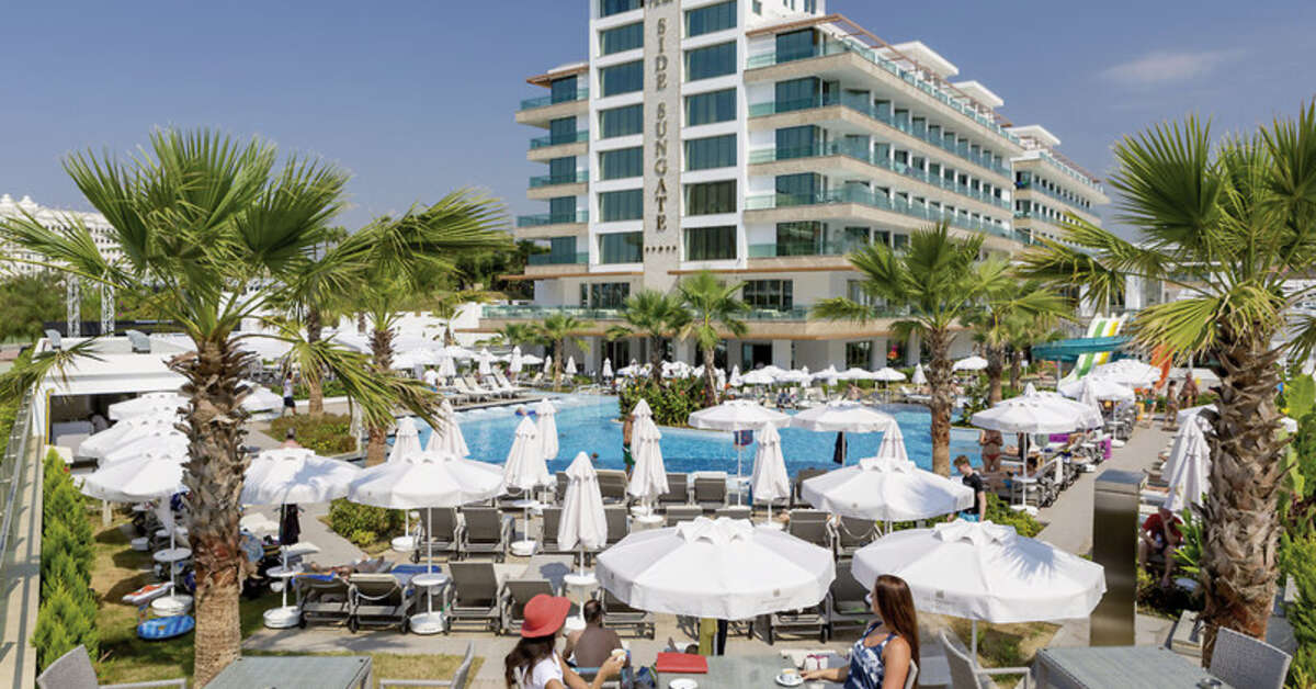 Ein Foto vom Pool im Side Sunport Hotel & Spa