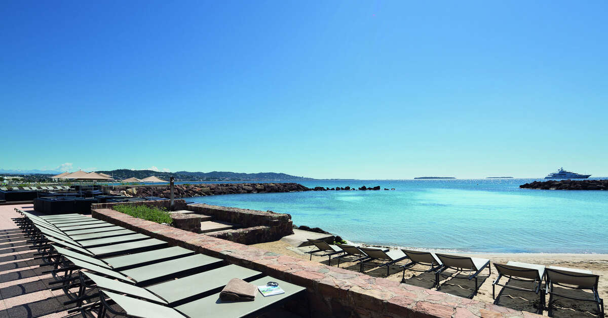 Een foto van het strand bij Pullman Cannes Mandelieu Royal Casino