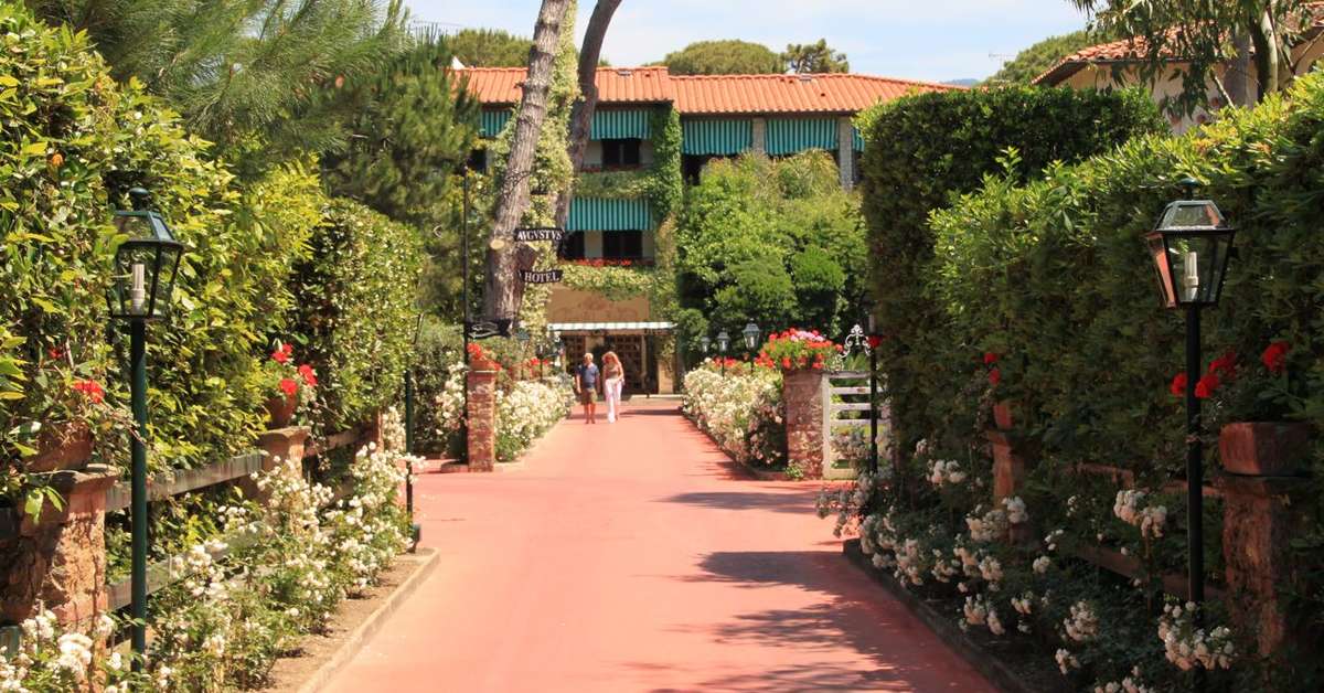 Een foto van de buitenkant van Augustus Hotel & Resort