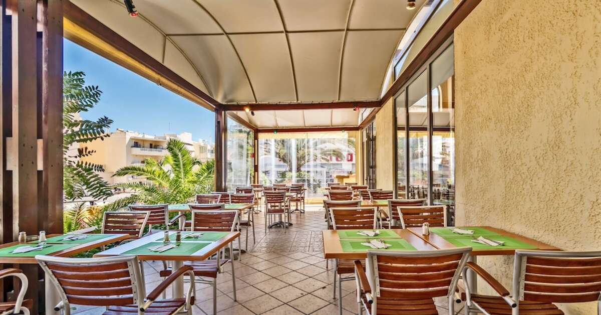 Een foto van de faciliteiten bij Lefkoniko Beach Hotel