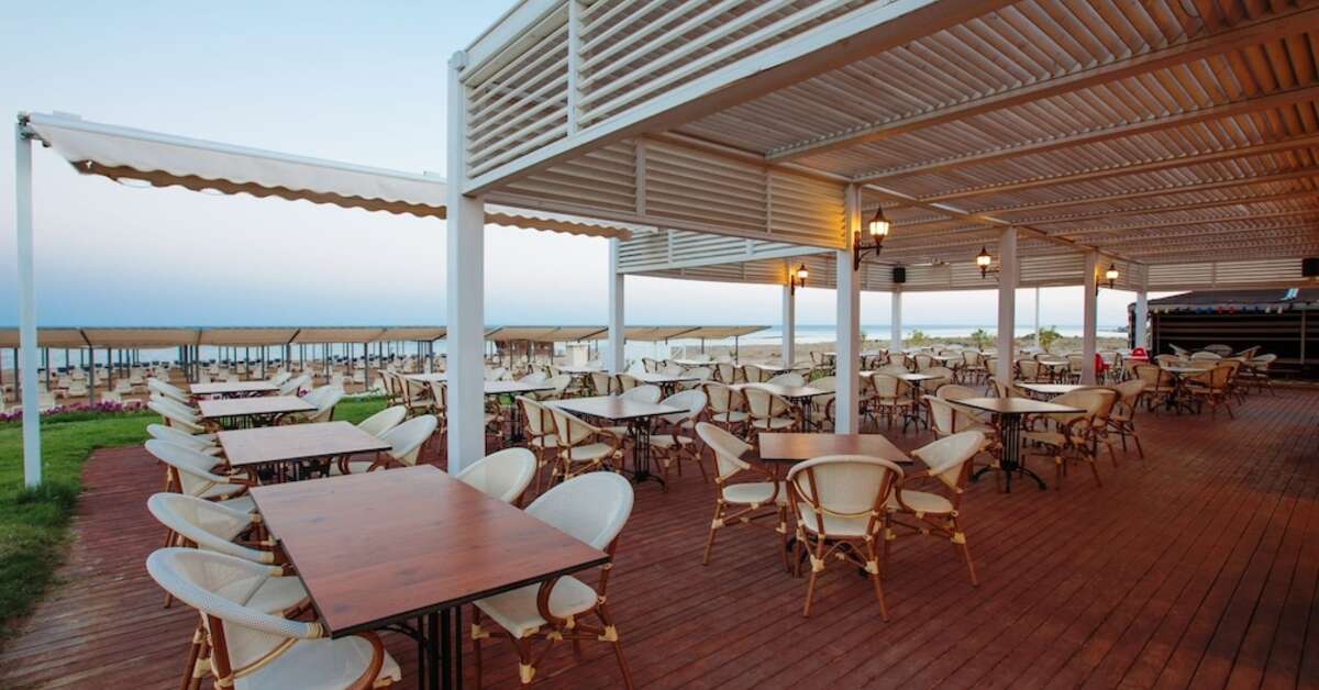 Een foto van het terras bij Ramada Resort By Wyndham Side