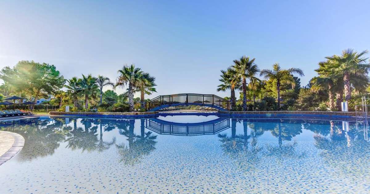 Een foto van het zwembad bij Magic Life Cala Pada