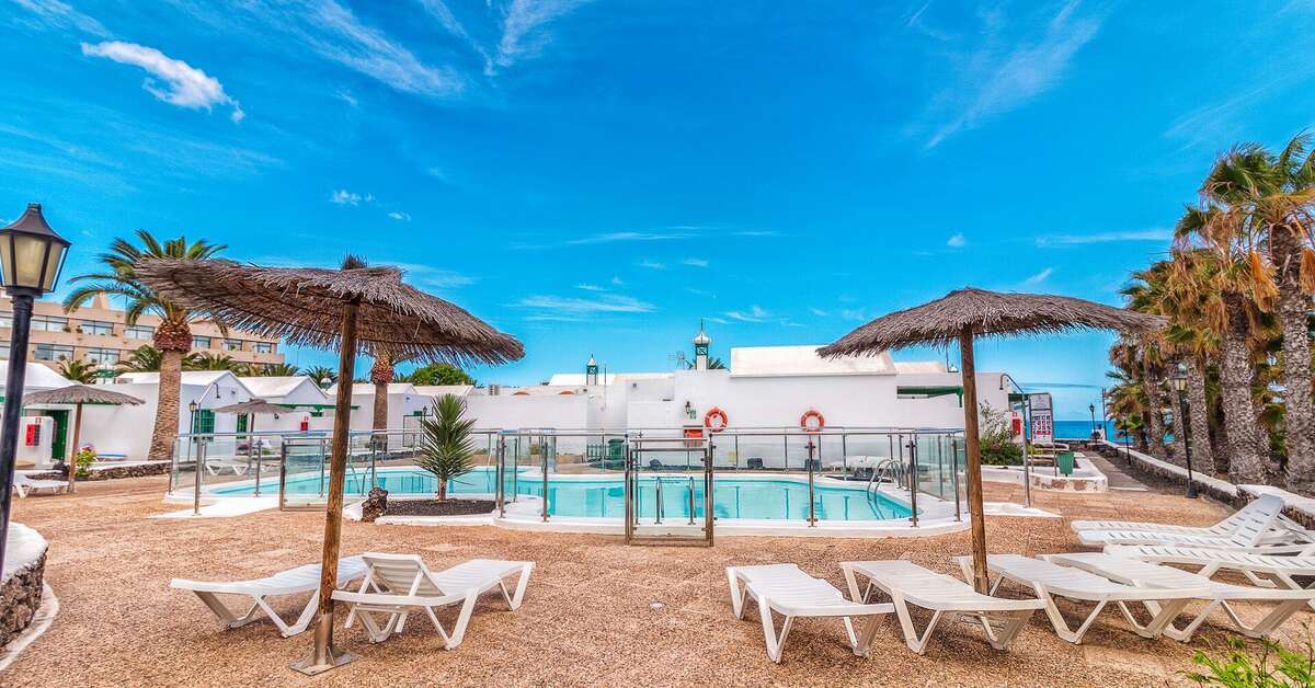 Een foto van het zwembad bij Appartementen Livvo Las Gaviotas
