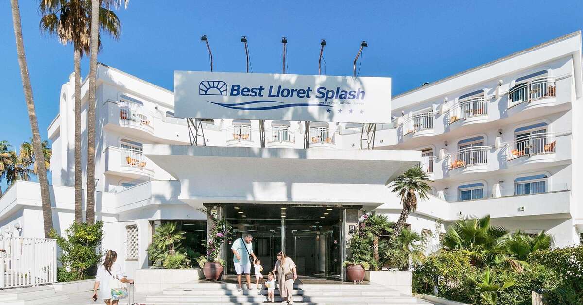 Een foto van de buitenkant van Best Lloret Splash