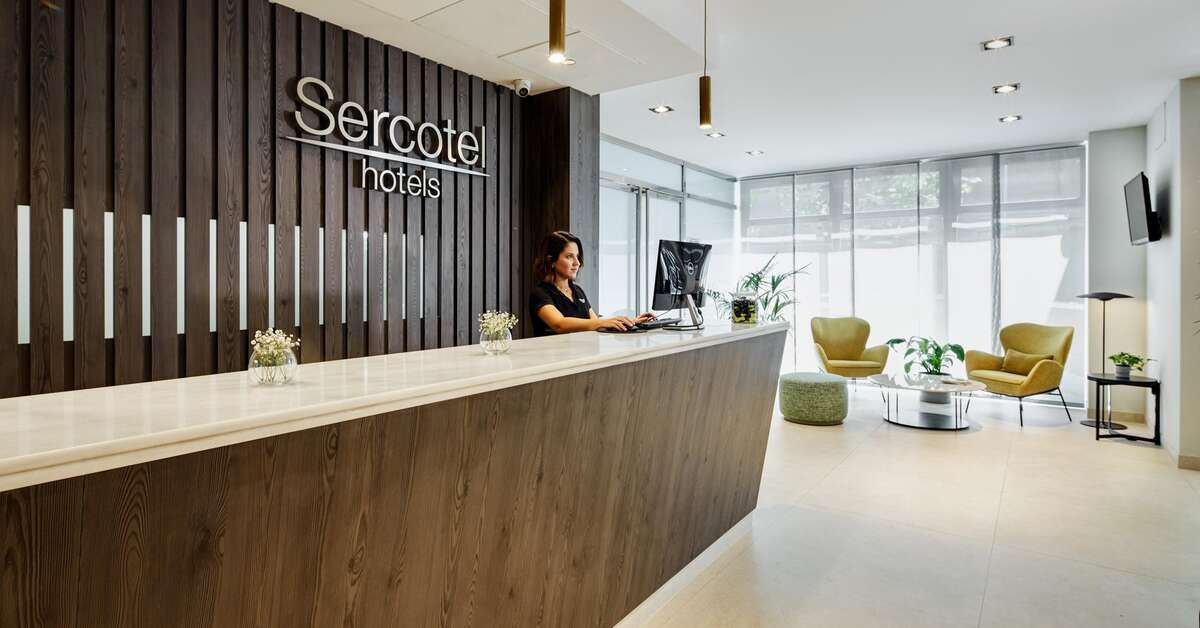 Een foto van het interieur van Sercotel Madrid Aeropuerto