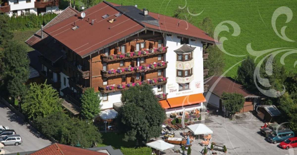 Een foto van de buitenkant van Gasthof Hotel Tyrol