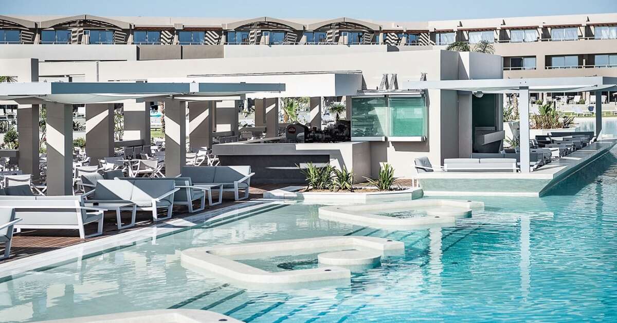 Een foto van het zwembad bij Euphoria Resort