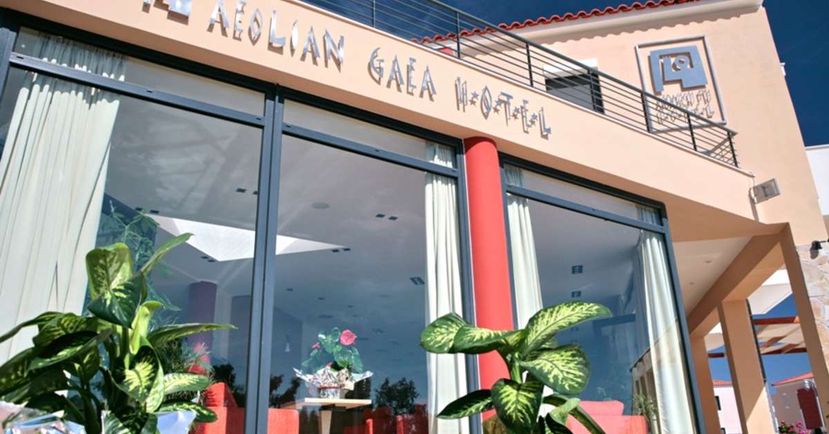 Een foto van de buitenkant van Aeolian Gaea Hotel