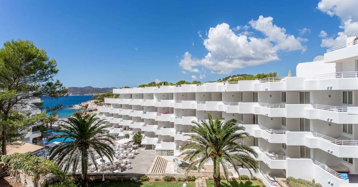Ein Foto Fergus Style Cala Blanca Suites