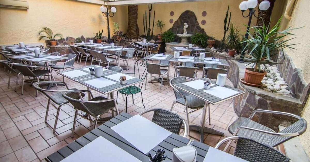 Een foto van het terras bij Hotel Verona