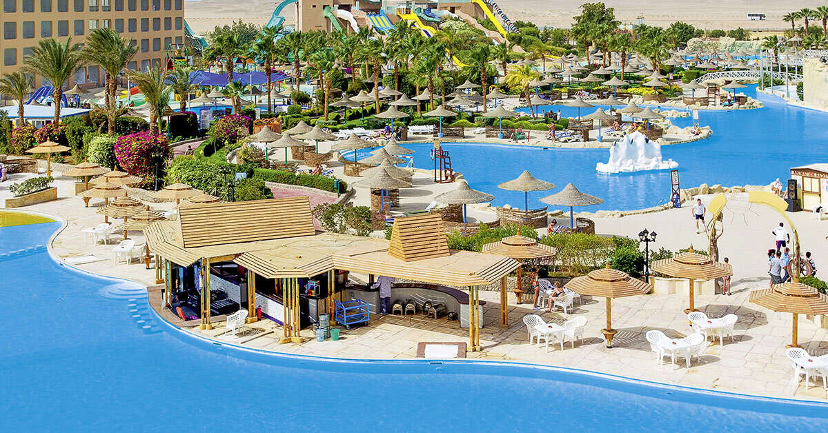 Een foto van het zwembad bij Titanic Resort