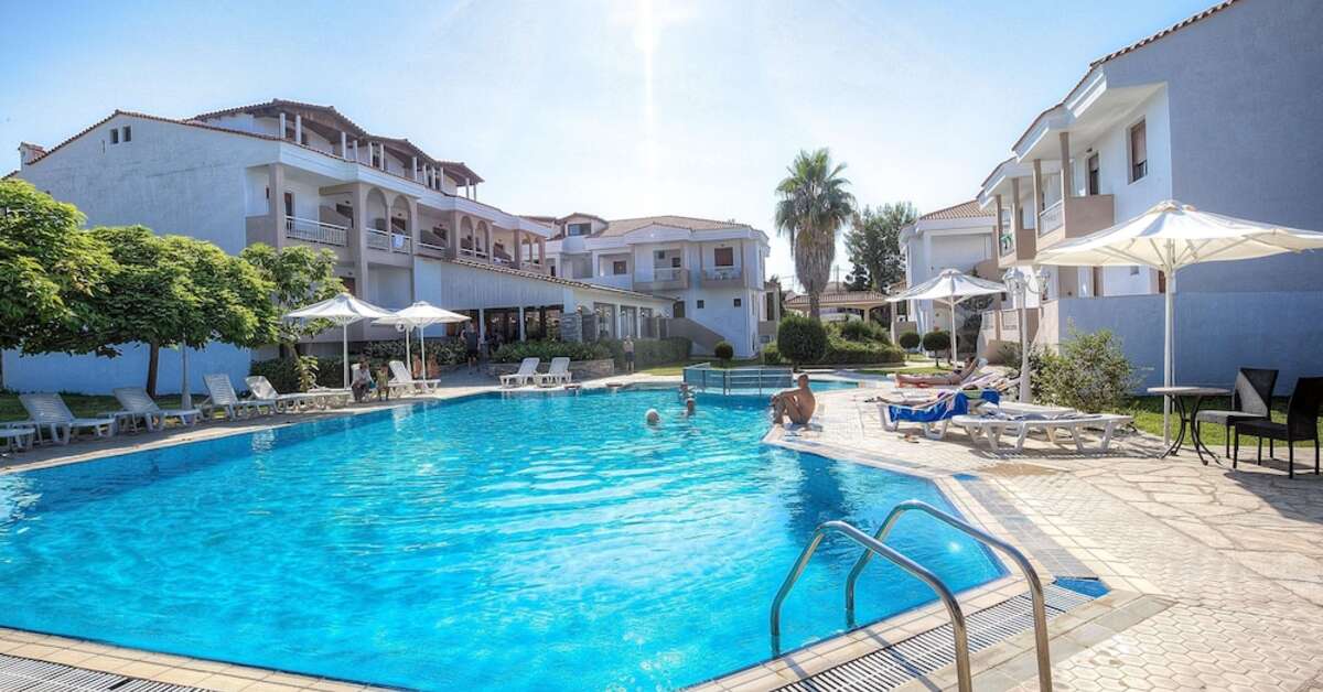 Een foto van het zwembad bij Acrotel Lily Ann Village