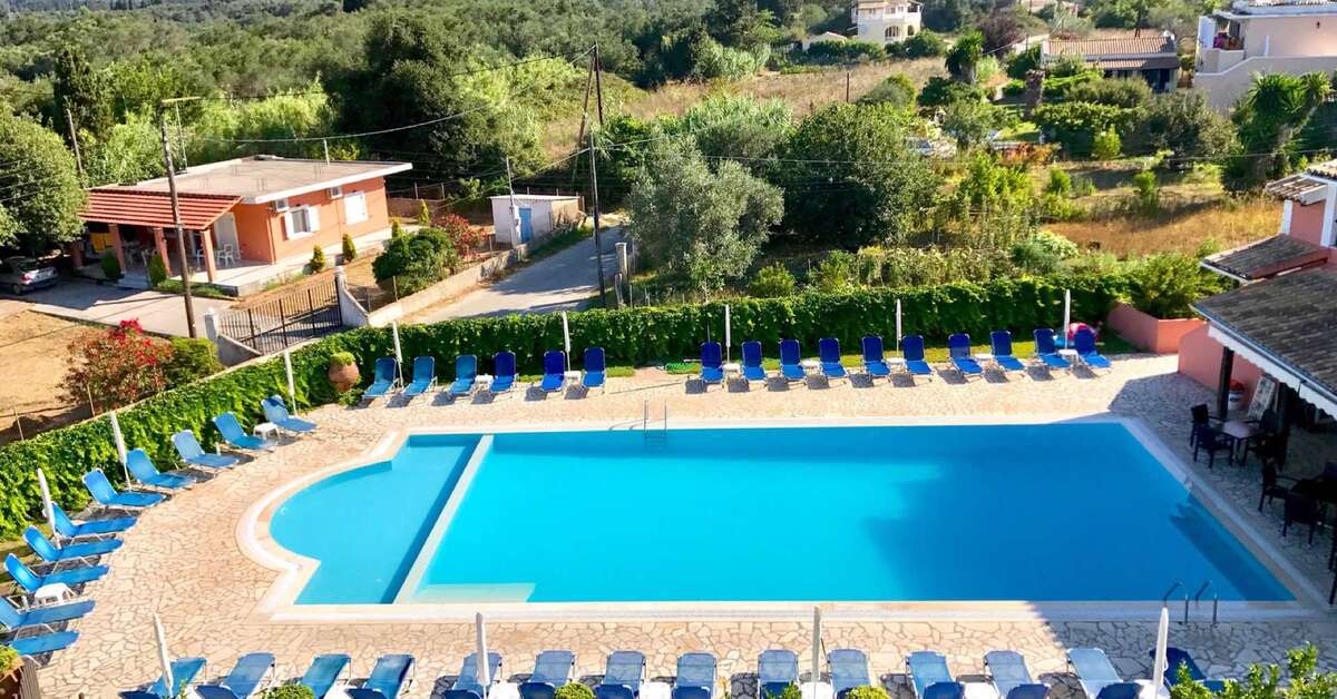 Een foto van een overzicht van Bruskos Hotel & Suites