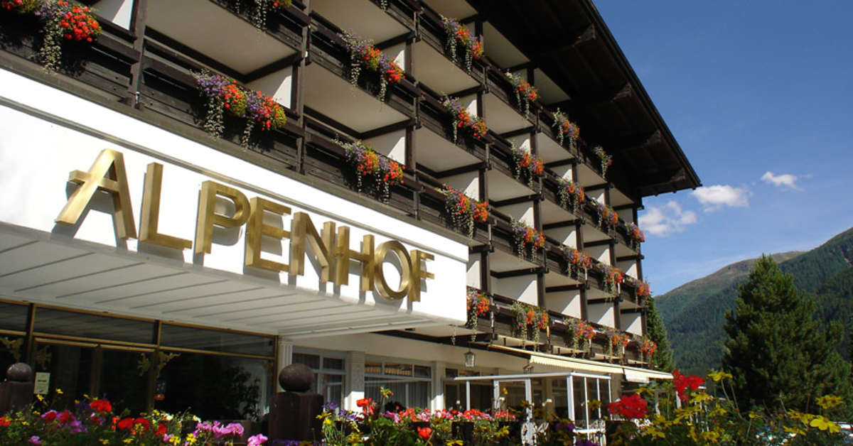 Een foto van de buitenkant van Hotel Alpenhof St. Jakob