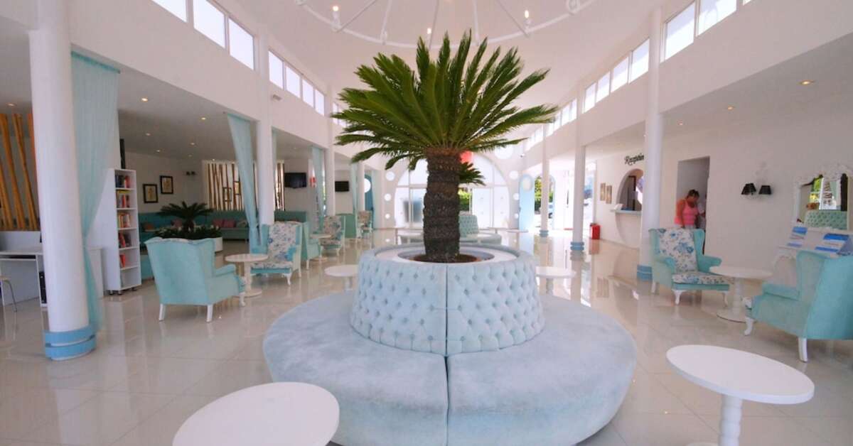 Een foto van het interieur van Karbel Hotel