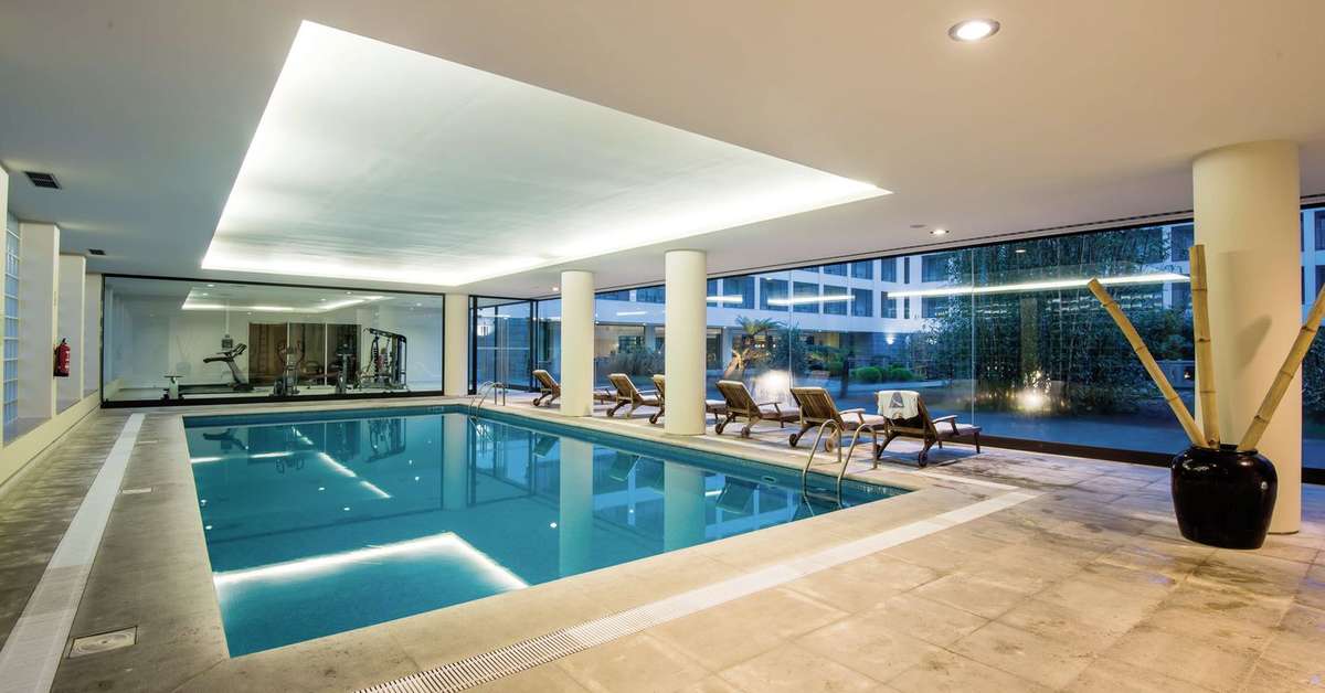 Een foto van het zwembad bij Azoris Royal Garden Hotel