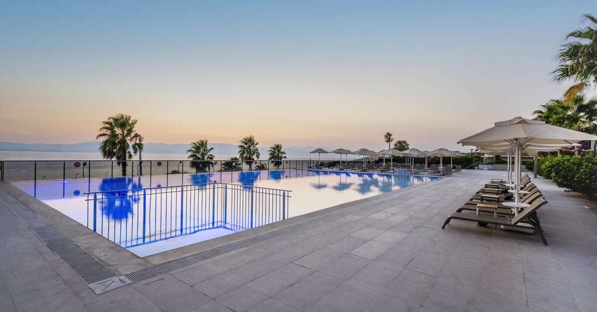 Een foto van het zwembad bij The Nowness Luxury Hotel & Spa