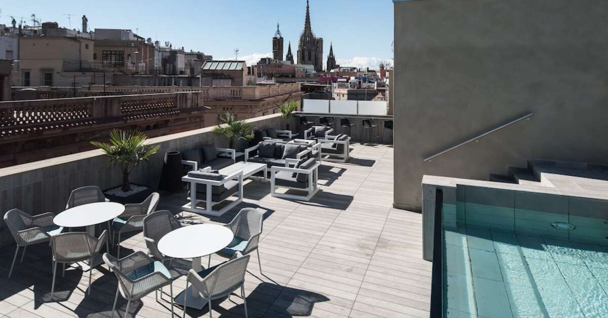 Een foto van het terras bij Catalonia Magdalenes